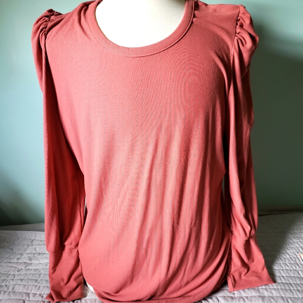 Puffy shoulder stretch shirt